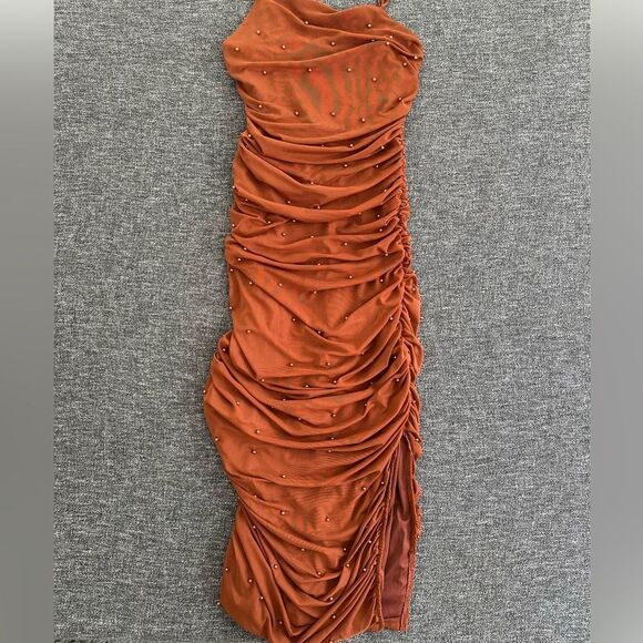 Zenobia Chic Tan Midi Dress - Picture 3 of 4